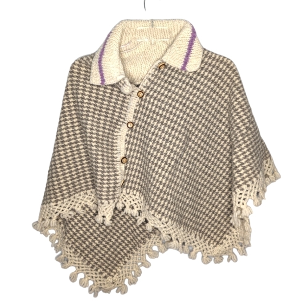 Vintage traditional wool poncho with fur lining size woman's Small